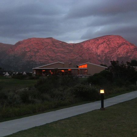 Mulligans Guest Lodge Херманус Экстерьер фото