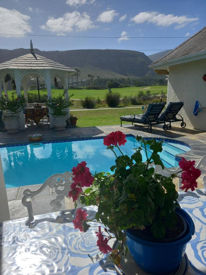 Mulligans Guest Lodge Херманус Экстерьер фото
