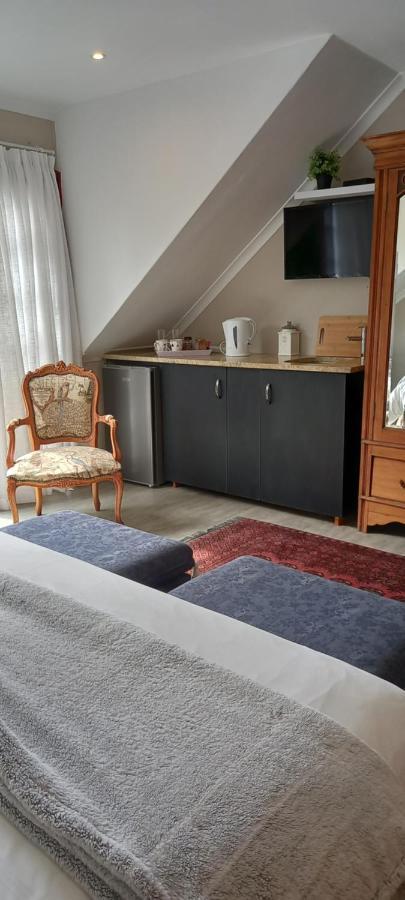 Mulligans Guest Lodge Херманус Экстерьер фото