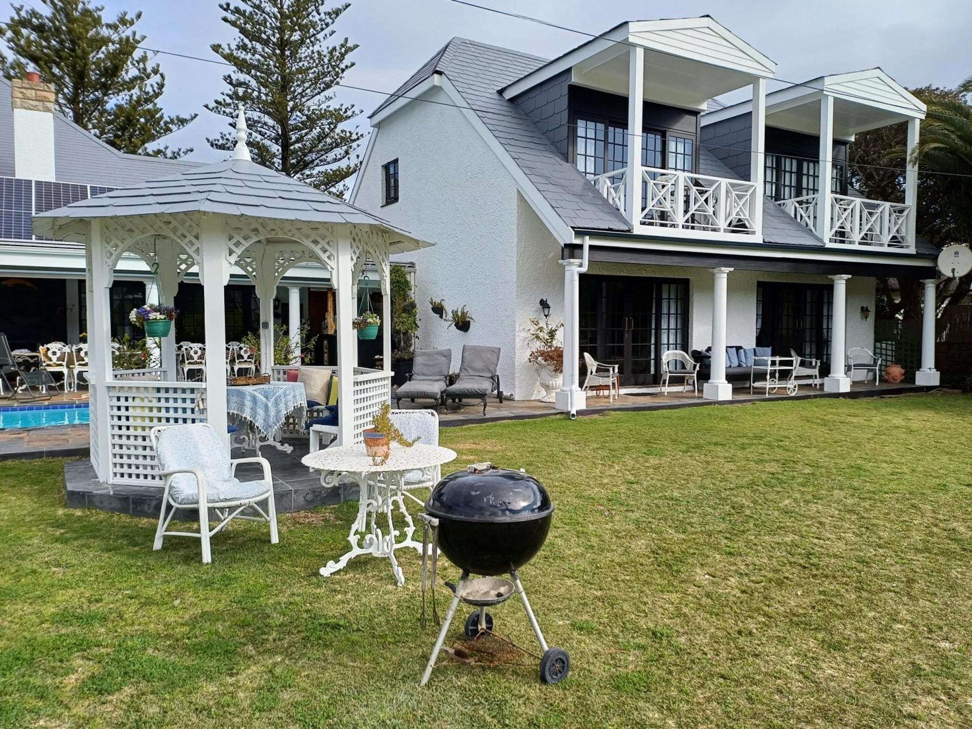 Mulligans Guest Lodge Херманус Экстерьер фото