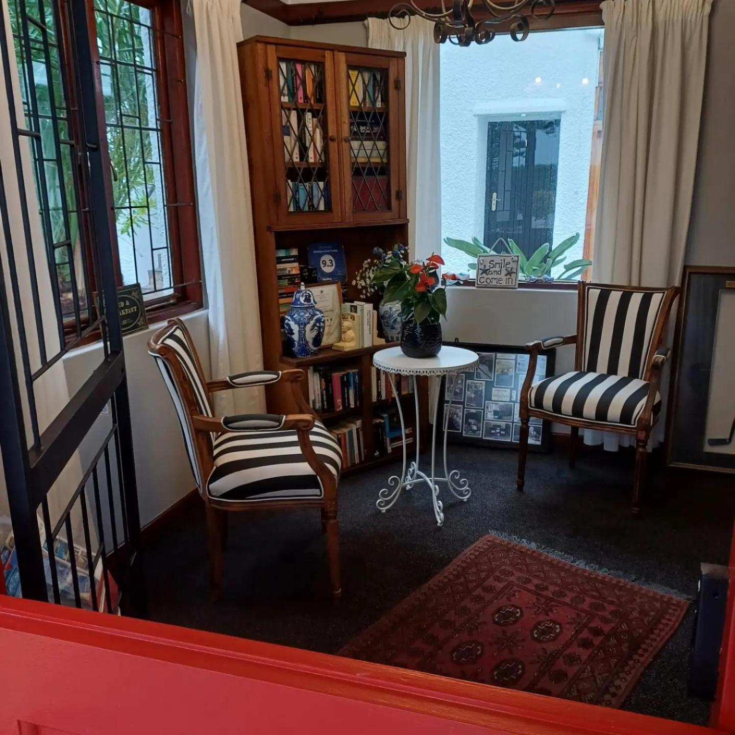 Mulligans Guest Lodge Херманус Экстерьер фото