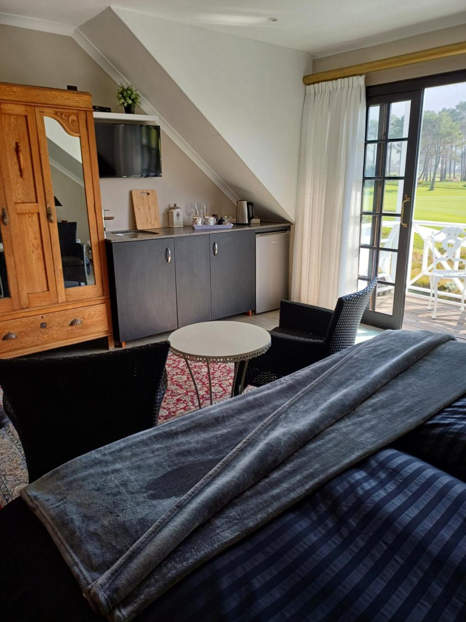 Mulligans Guest Lodge Херманус Экстерьер фото