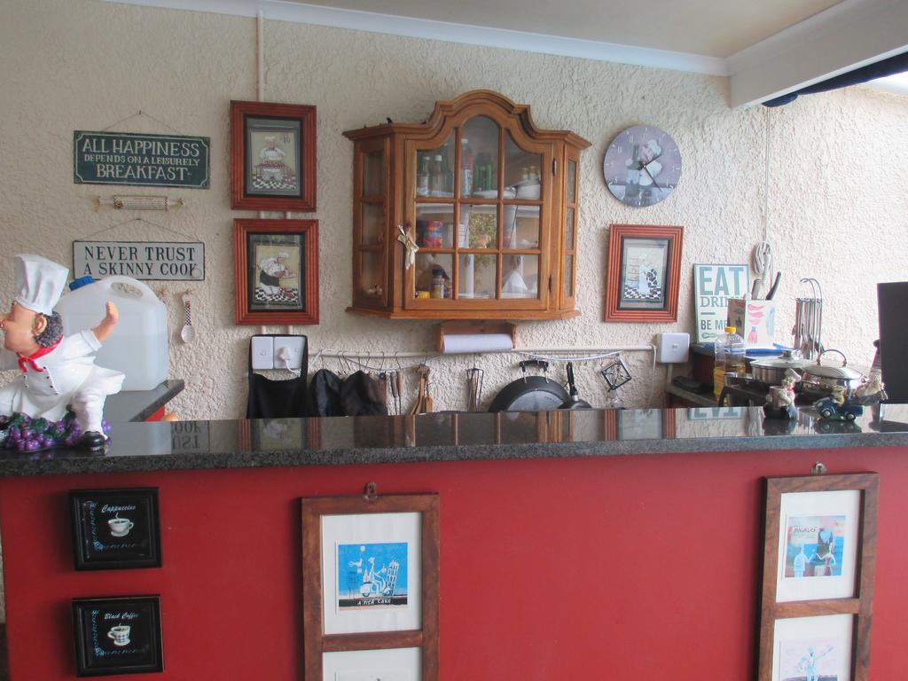 Mulligans Guest Lodge Херманус Экстерьер фото