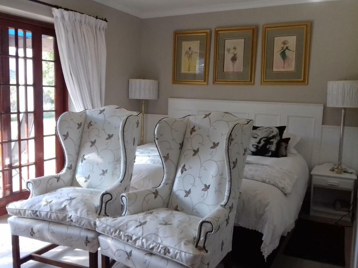 Mulligans Guest Lodge Херманус Экстерьер фото